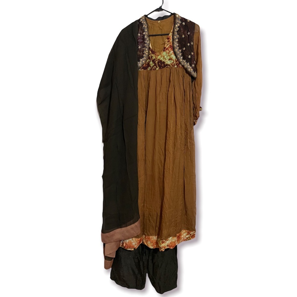 Pakistani dress / Indian dress like new! Shalwar kameez